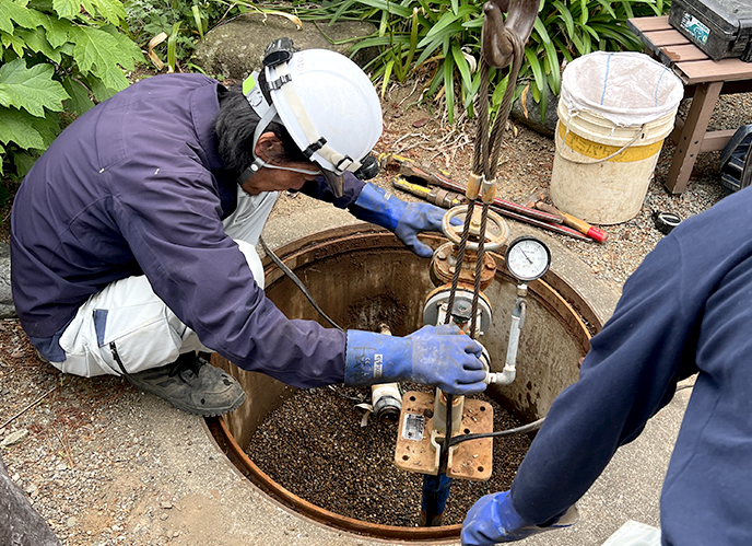 井戸工事写真ポンプ入替作業中